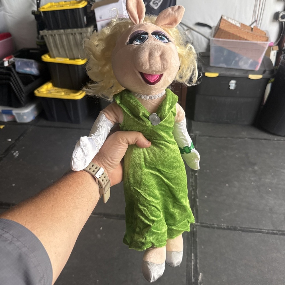 The Muppets Most Wanted Miss Piggy Plush 20" Disney Store Green Gown Dress